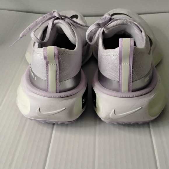 Nike Women's ZoomX Invincible Run 3 Wide Shoes - Picture 8 of 9